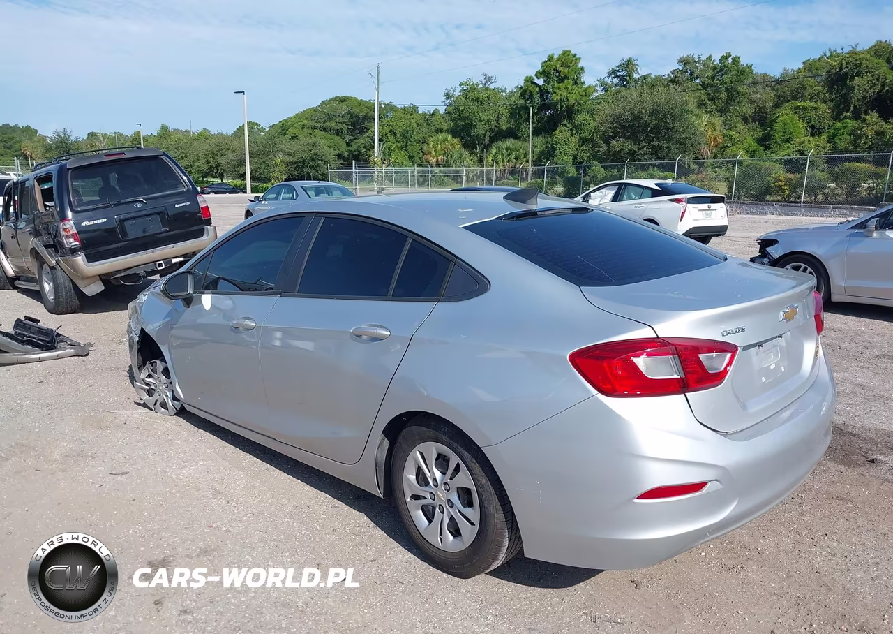 2019 Chevrolet Cruze Diesel VIN:1G1BJ5SM0K7105420 - 3