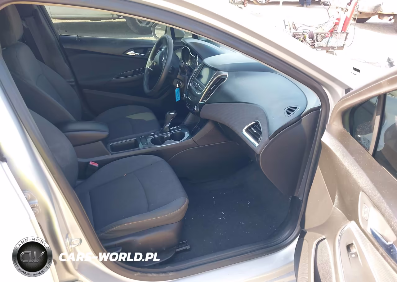 2019 Chevrolet Cruze Diesel VIN:1G1BJ5SM0K7105420 - 5