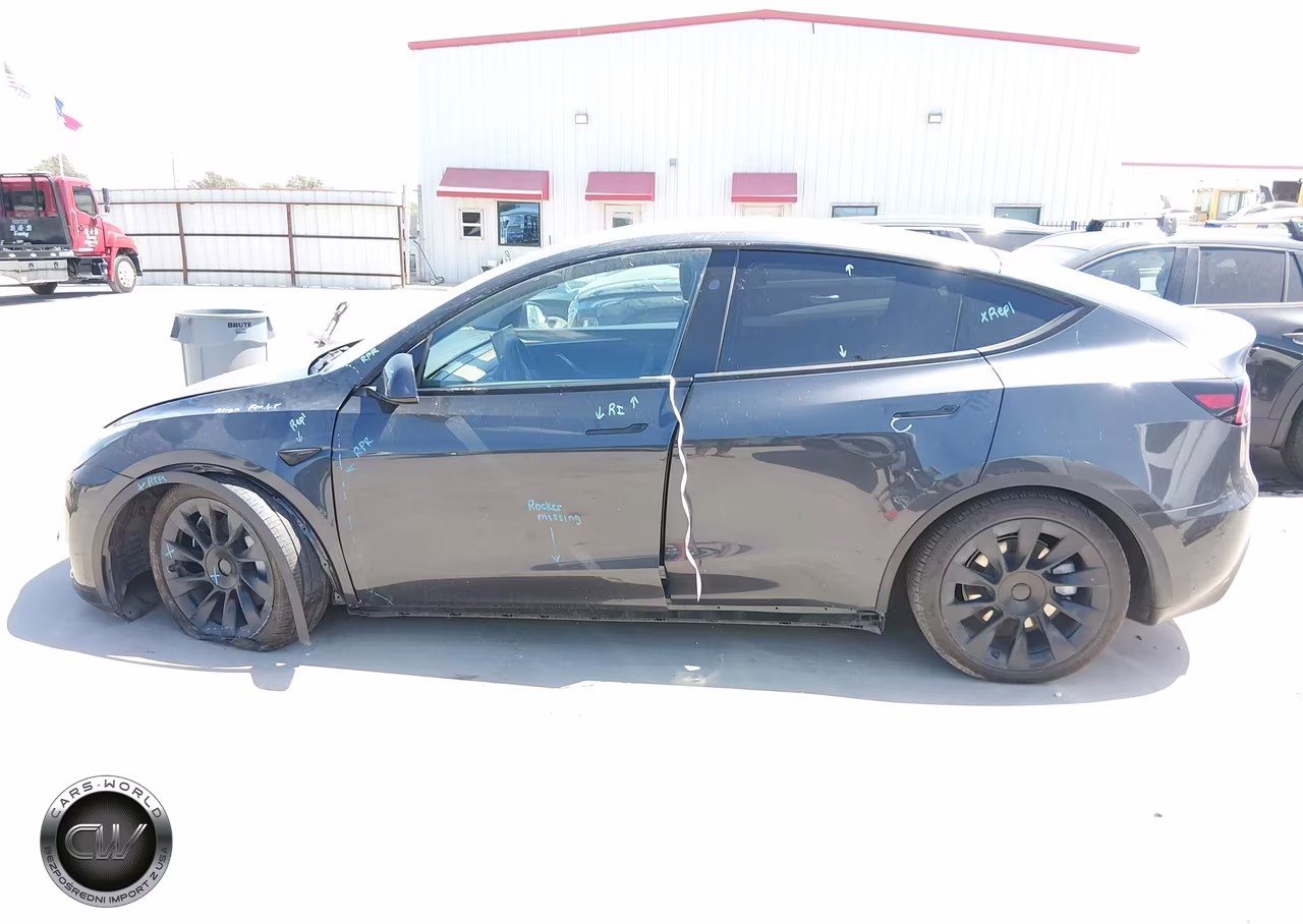 2025 Tesla Model Y Long Range Dual Motor All-Wheel Drive VIN:7SAYGAEE2SF295750 - 14