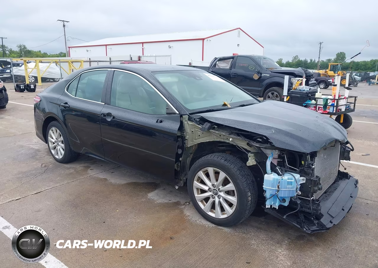 2019 Toyota Camry Le – zdjęcie 1 z 17