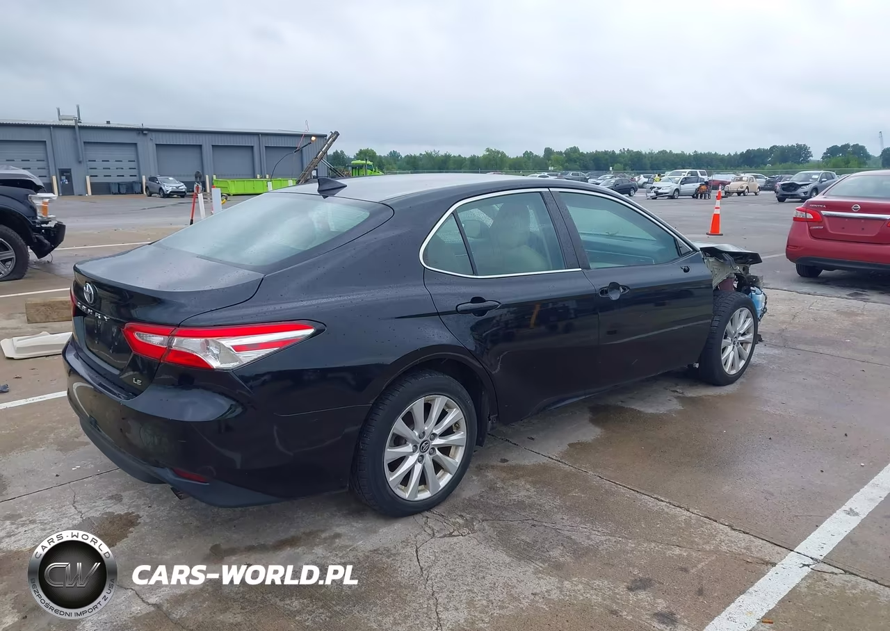 2019 Toyota Camry Le VIN:4T1B11HK0KU691507 - 4