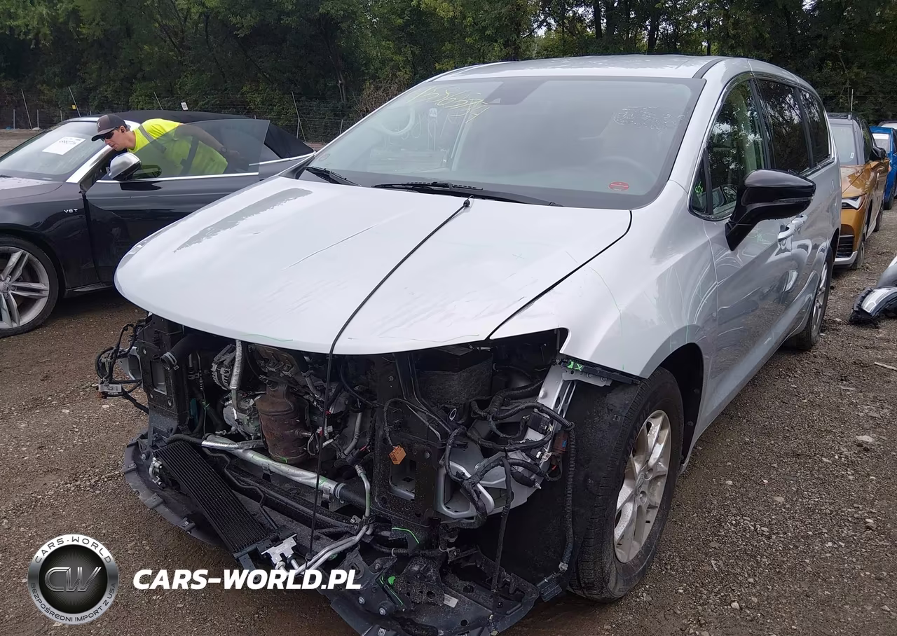 2024 Chrysler Pacifica Touring L VIN:2C4RC1BG2RR125406 - 2