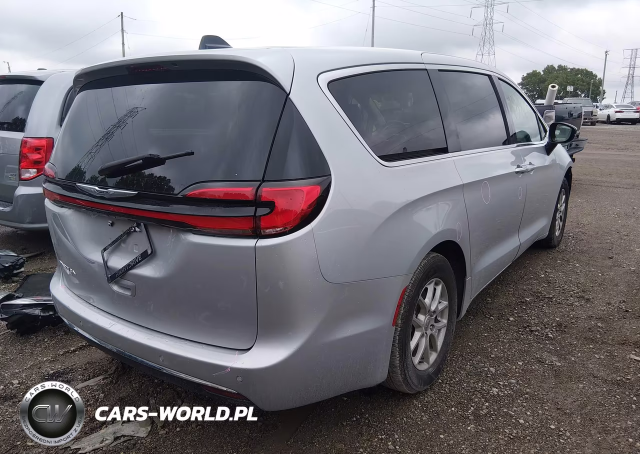 2024 Chrysler Pacifica Touring L VIN:2C4RC1BG2RR125406 - 4