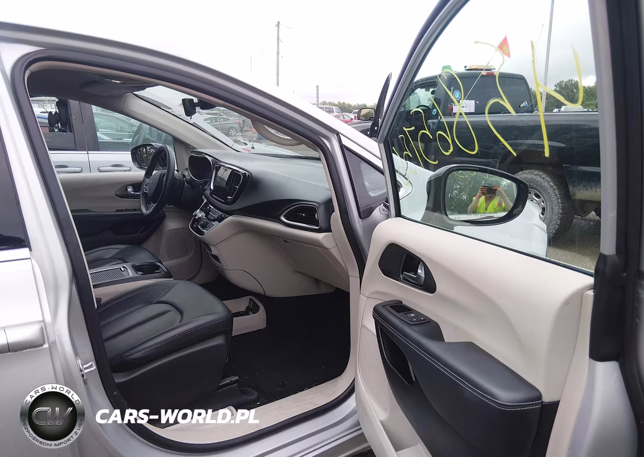 2024 Chrysler Pacifica Touring L VIN:2C4RC1BG2RR125406 - 5