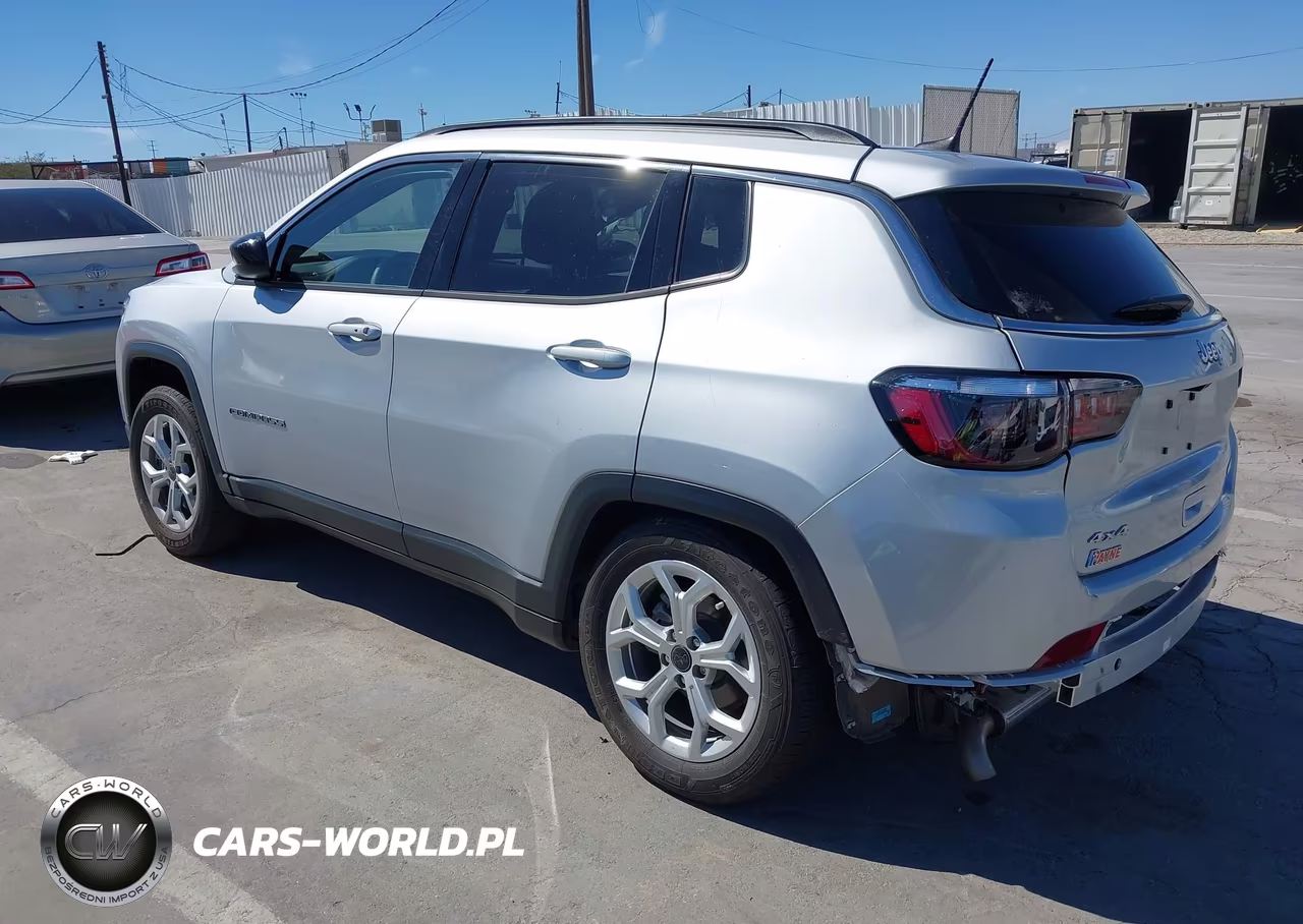 2025 Jeep Compass Latitude VIN:3C4NJDBN5ST568902 - 3
