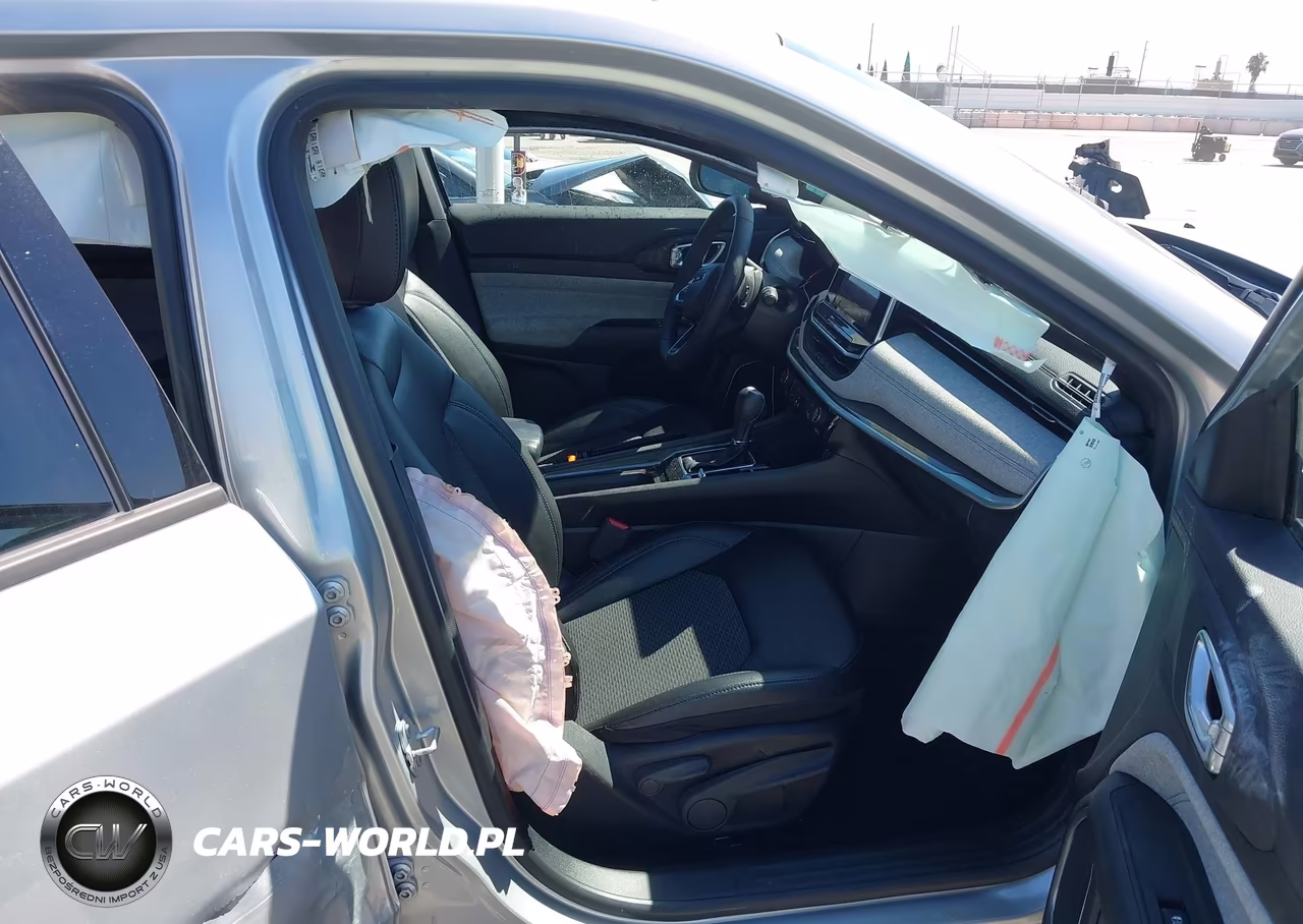 2025 Jeep Compass Latitude VIN:3C4NJDBN5ST568902 - 5