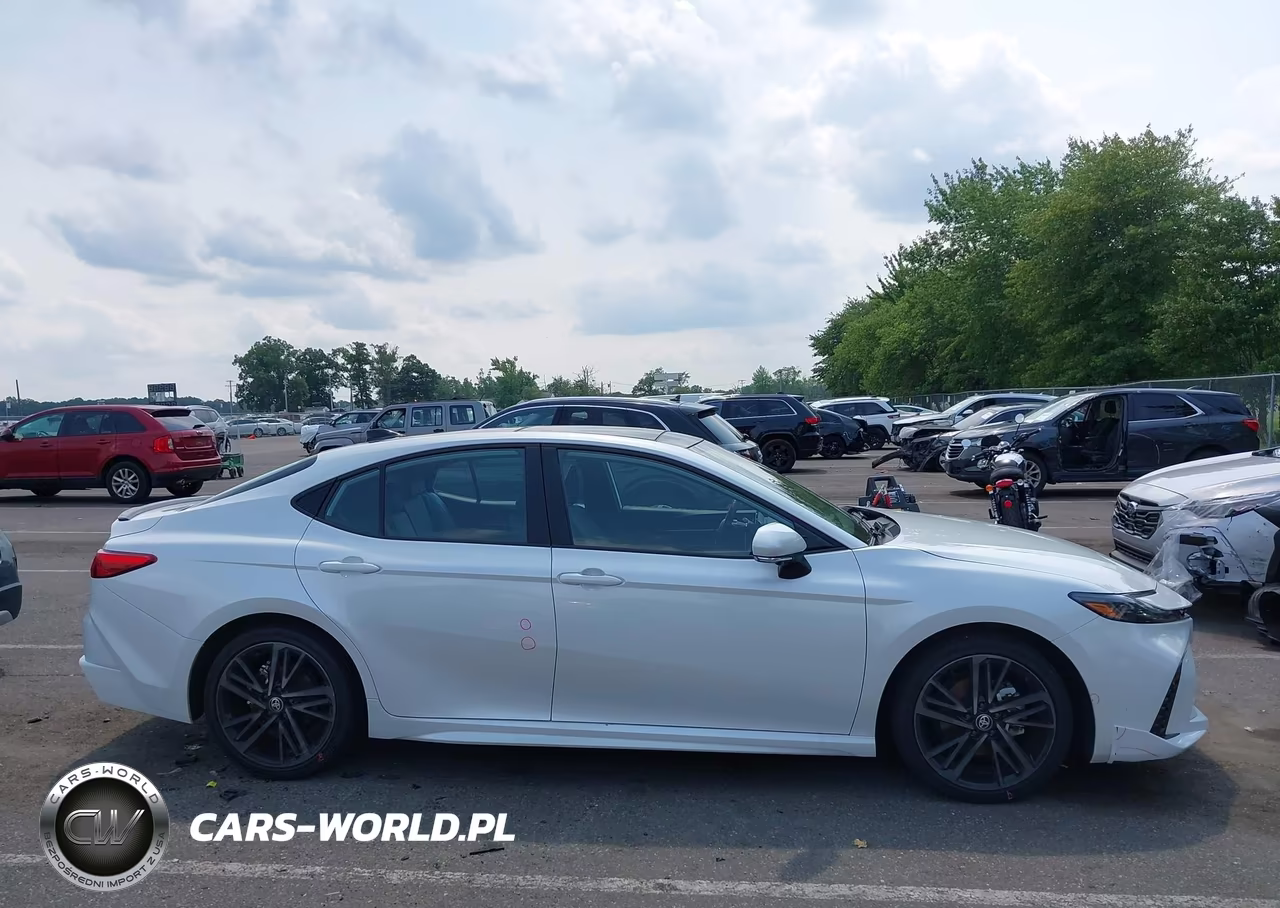 2025 Toyota Camry Xse VIN:4T1DBADK3SU524439 - 13
