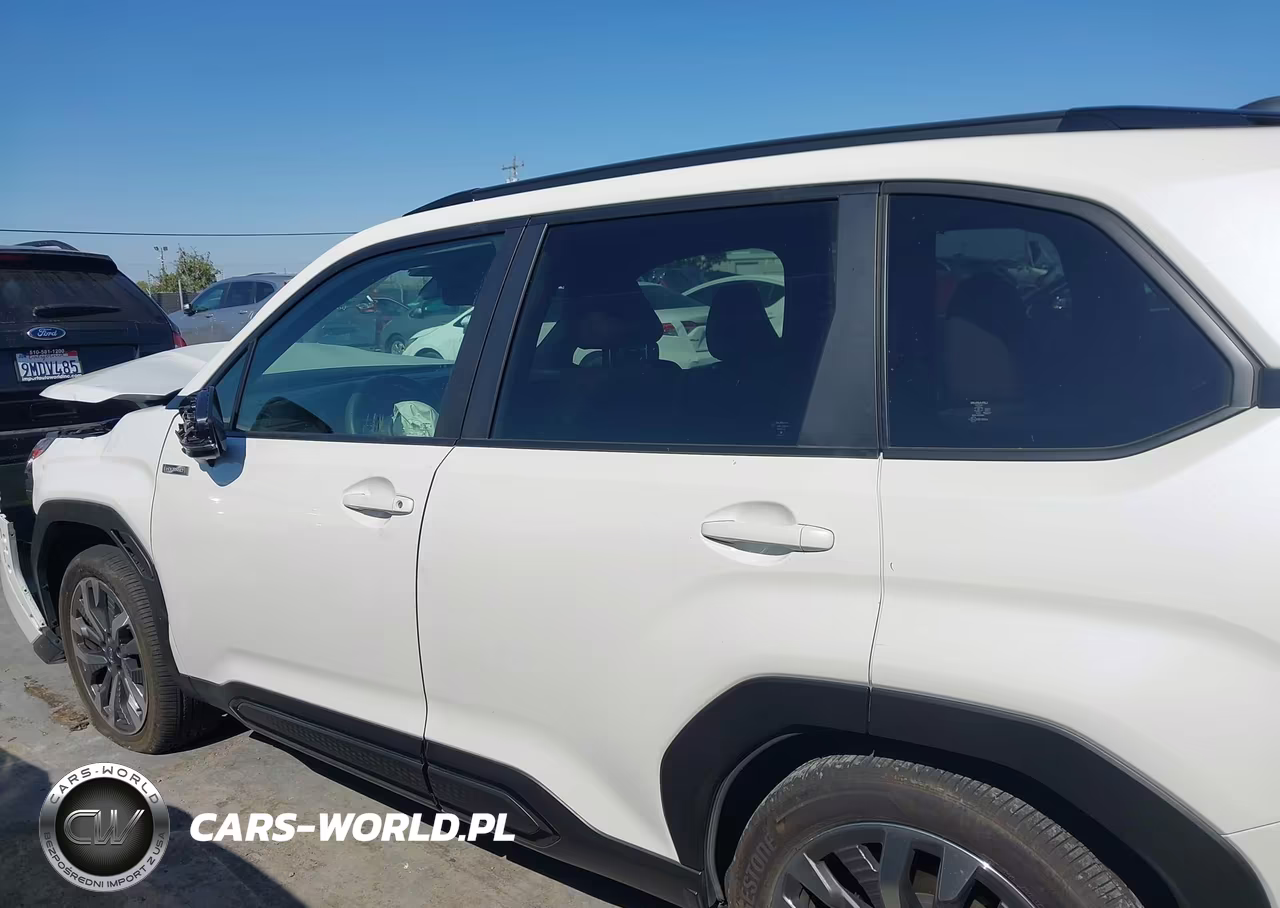 2025 Subaru Forester Touring Hybrid VIN:JF2SLSTD2SH439703 - 17