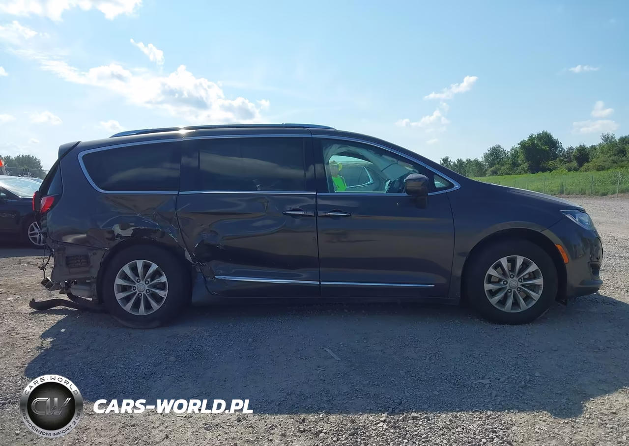 2020 Chrysler Pacifica Touring L VIN:2C4RC1BG6LR112715 - 14