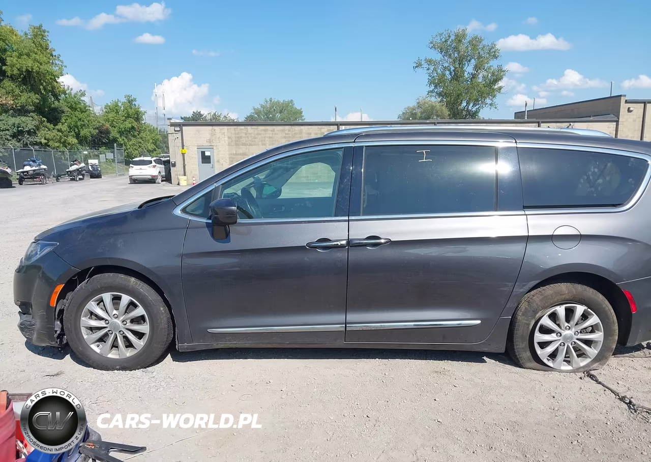 2020 Chrysler Pacifica Touring L VIN:2C4RC1BG6LR112715 - 15
