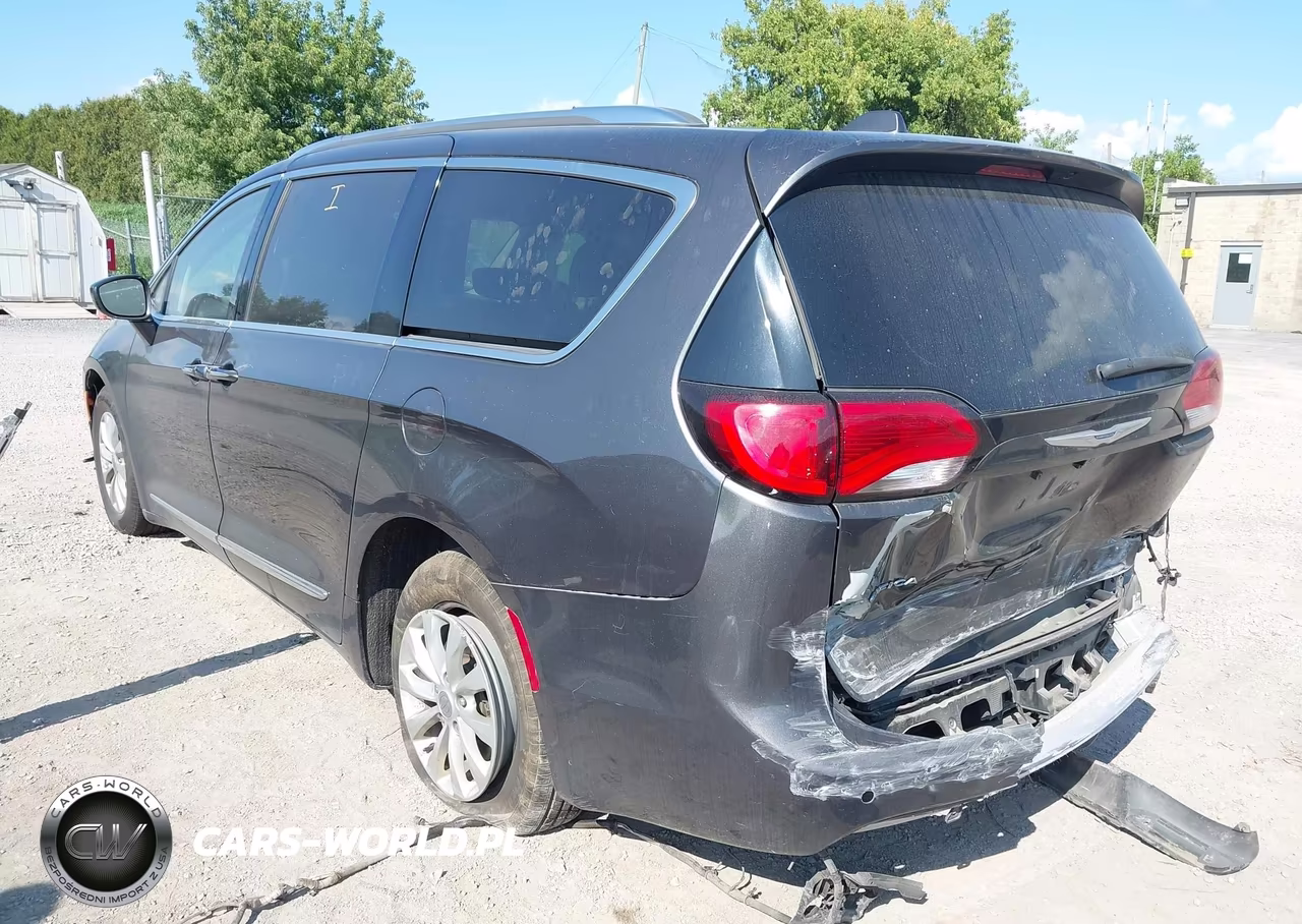 2020 Chrysler Pacifica Touring L VIN:2C4RC1BG6LR112715 - 3
