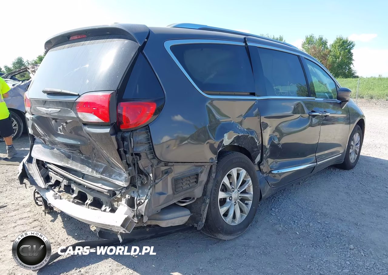 2020 Chrysler Pacifica Touring L VIN:2C4RC1BG6LR112715 - 4