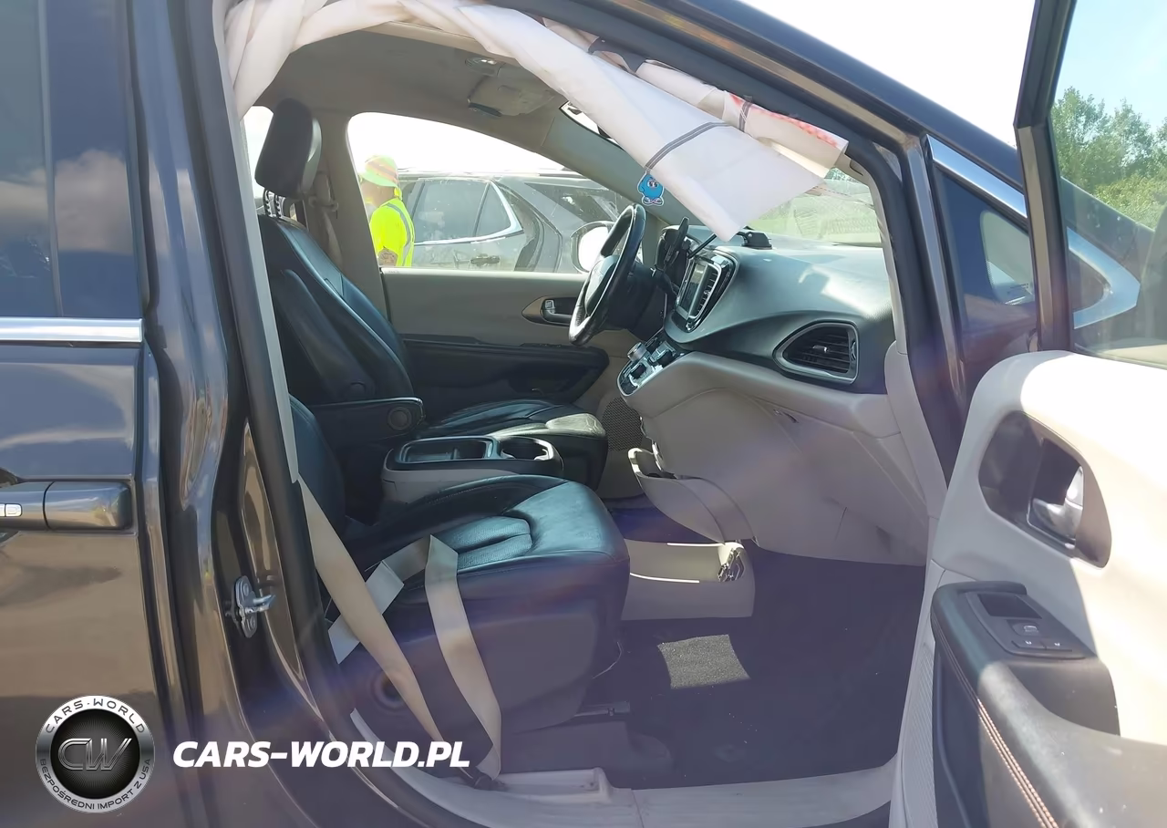 2020 Chrysler Pacifica Touring L VIN:2C4RC1BG6LR112715 - 5