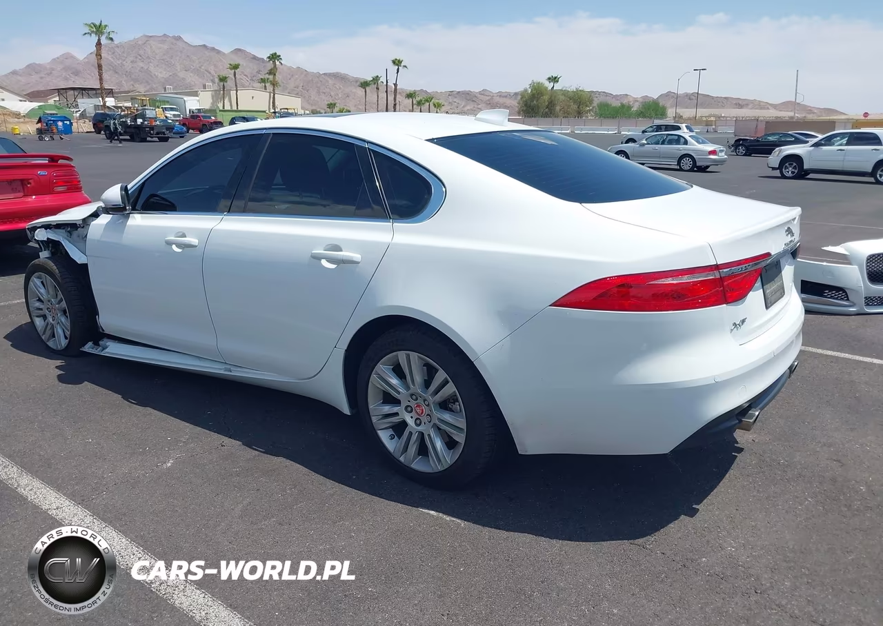 2017 Jaguar Xf 35T Premium VIN:SAJBD4BVXHCY44572 - 3