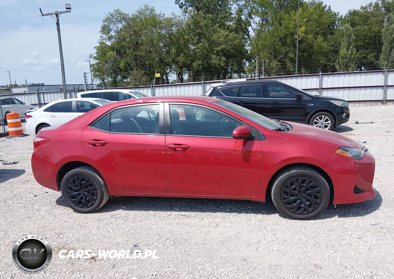 2017 Toyota Corolla Le VIN:5YFBURHE0HP571927 - 13