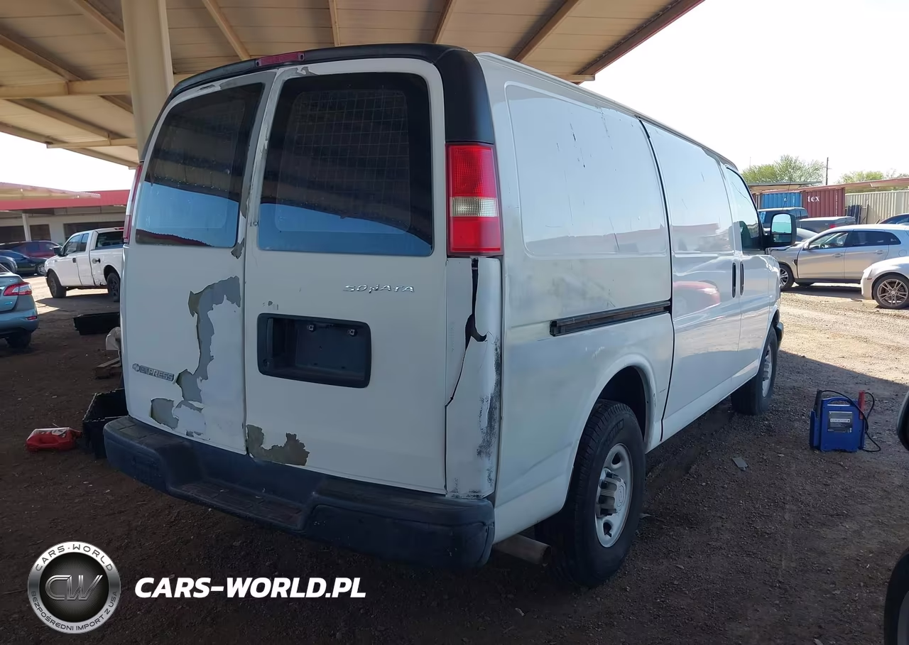 2008 Chevrolet Express Work Van VIN:1GCGG25C181166882 - 4