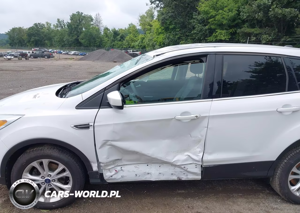2017 Ford Escape Se VIN:1FMCU0GD2HUD85992 - 6