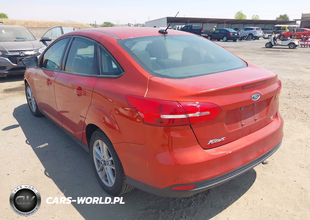 2018 Ford Focus Se VIN:1FADP3F22JL271106 - 3
