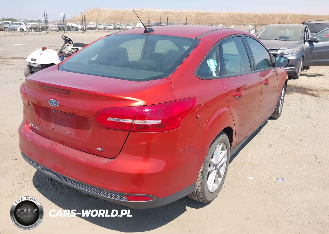 2018 Ford Focus Se VIN:1FADP3F22JL271106 - 4