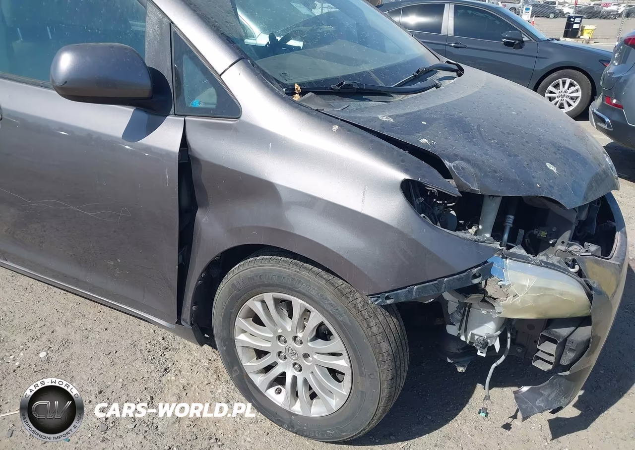 2011 Toyota Sienna Xle V6 VIN:5TDYK3DC9BS072849 - 17
