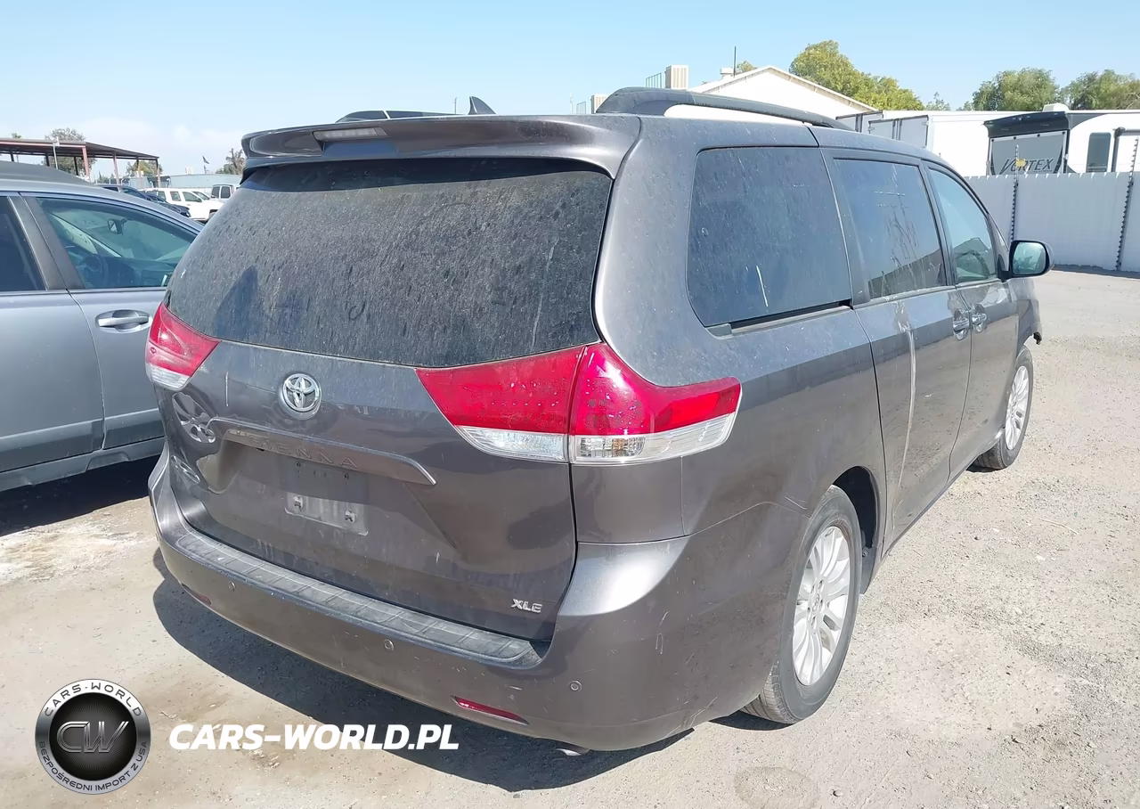2011 Toyota Sienna Xle V6 VIN:5TDYK3DC9BS072849 - 4