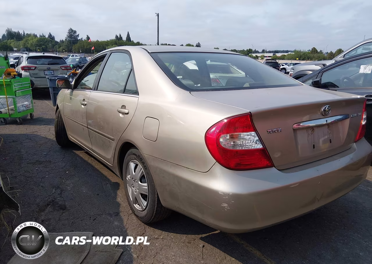 2003 Toyota Camry Le VIN:JTDBE32K830179256 - 3