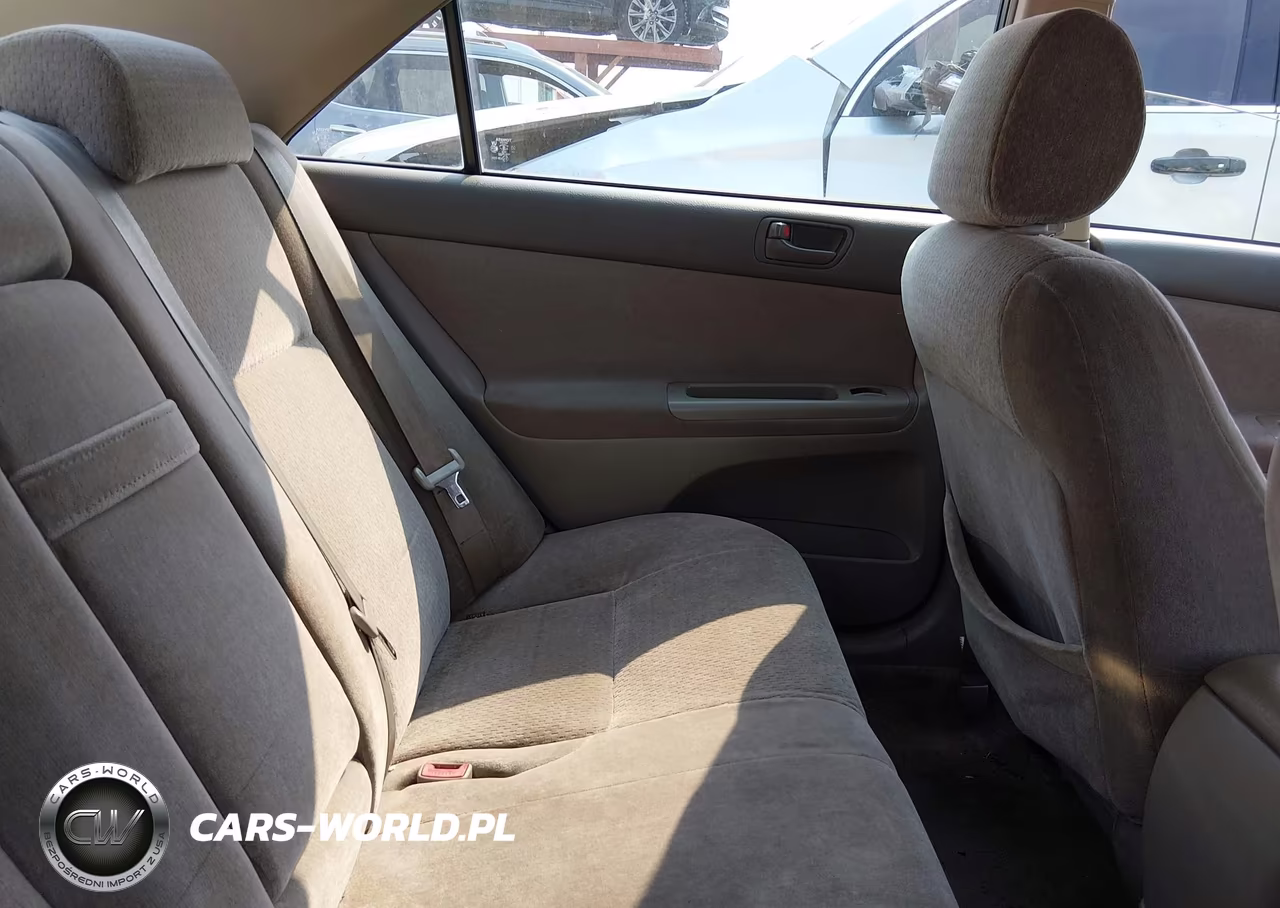 2003 Toyota Camry Le VIN:JTDBE32K830179256 - 8