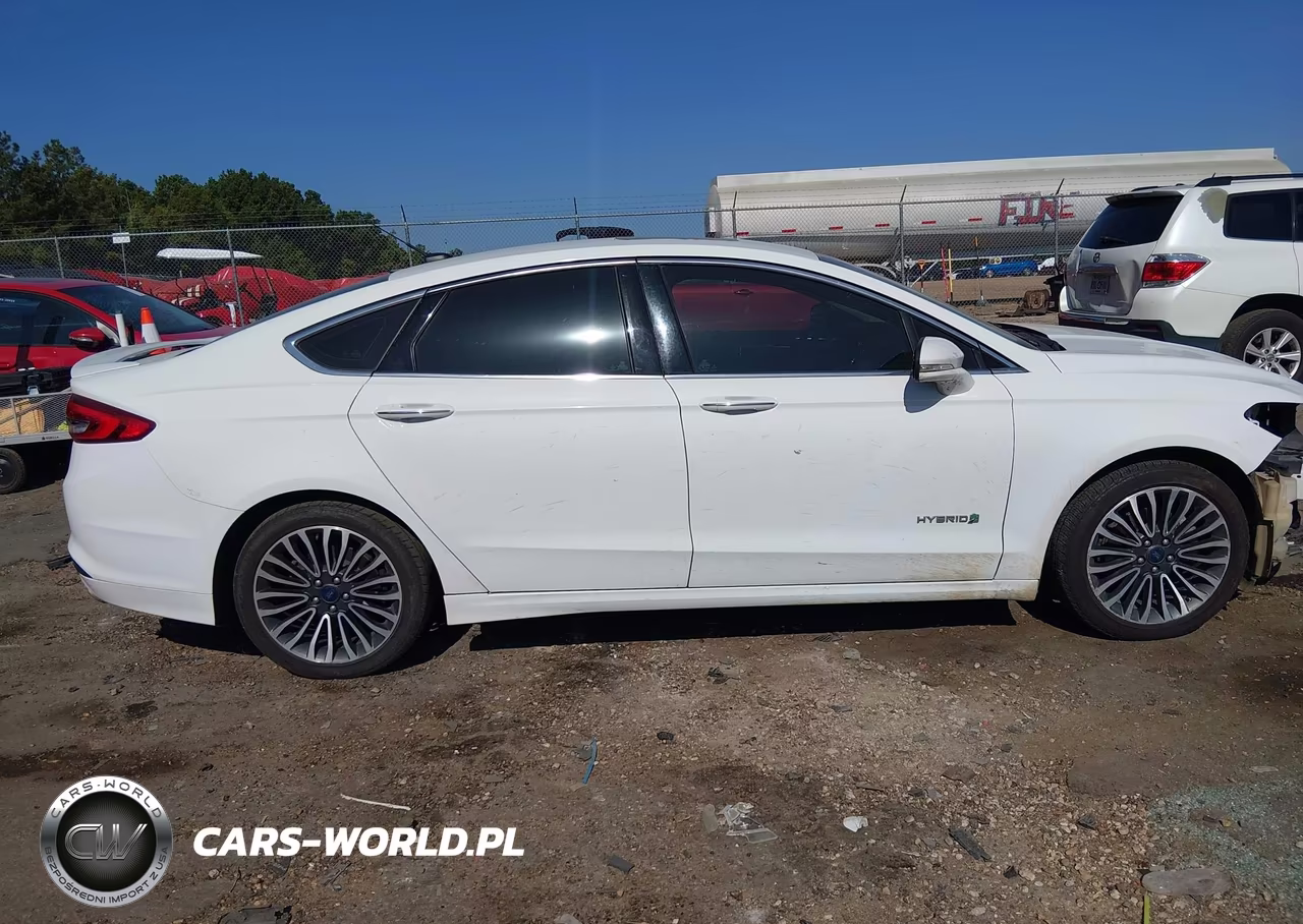 2018 Ford Fusion Hybrid Titanium VIN:3FA6P0RU0JR269943 - 13