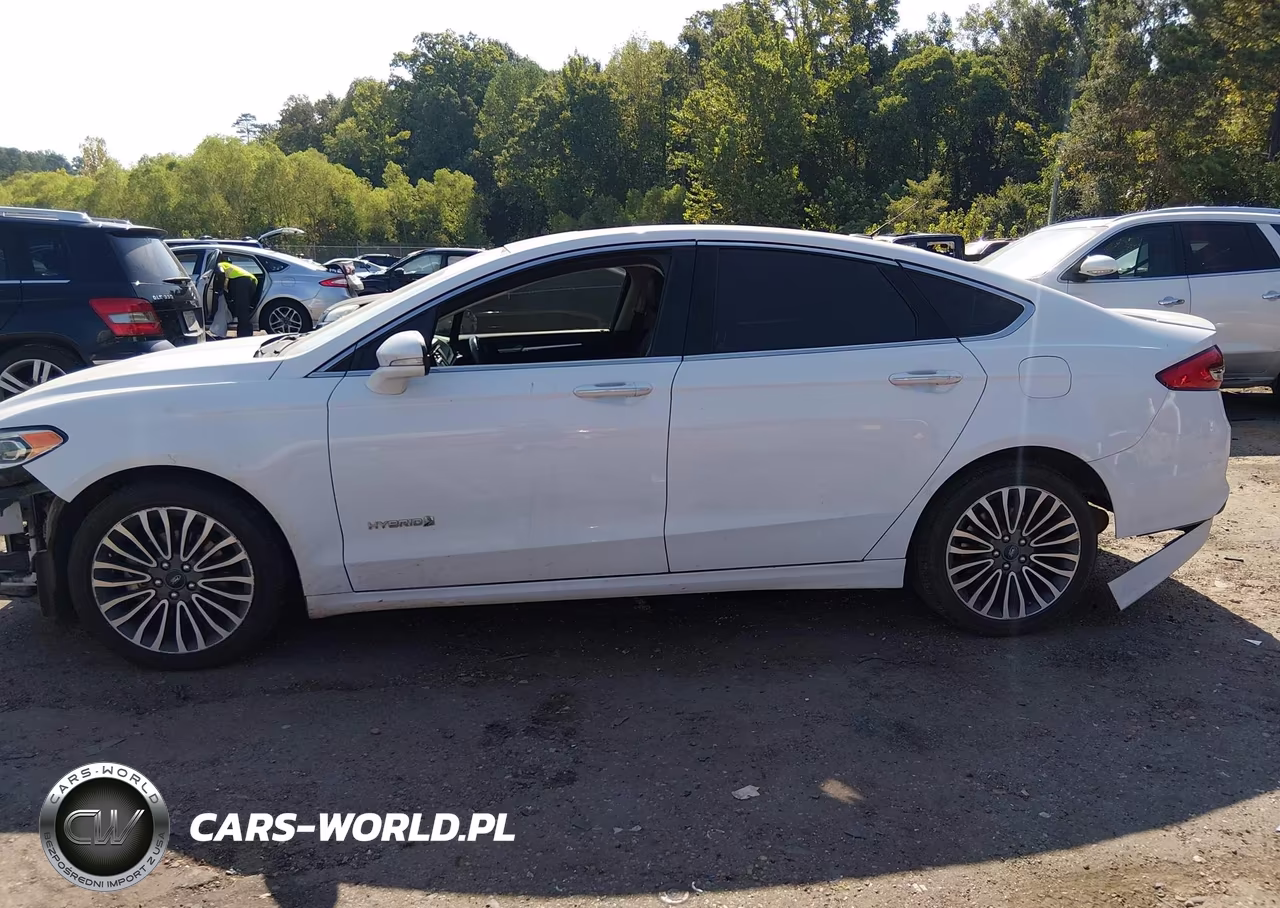 2018 Ford Fusion Hybrid Titanium VIN:3FA6P0RU0JR269943 - 14