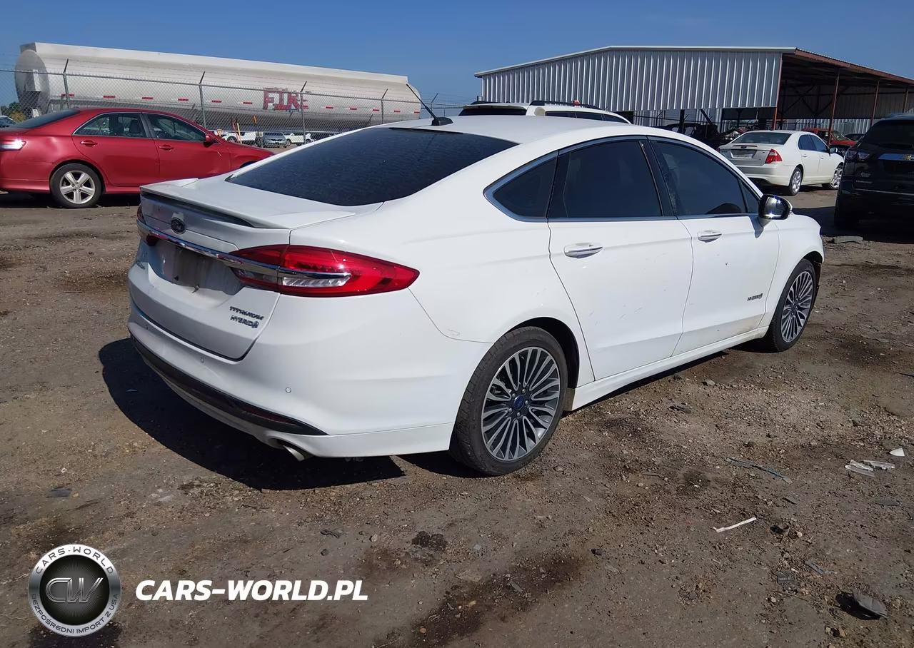 2018 Ford Fusion Hybrid Titanium VIN:3FA6P0RU0JR269943 - 4