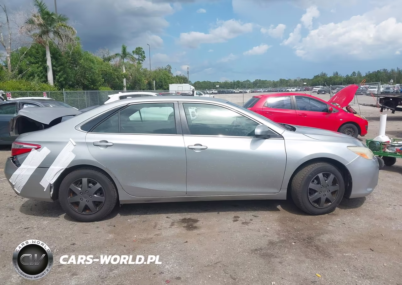 2015 Toyota Camry Le VIN:4T1BF1FK3FU497872 - 13