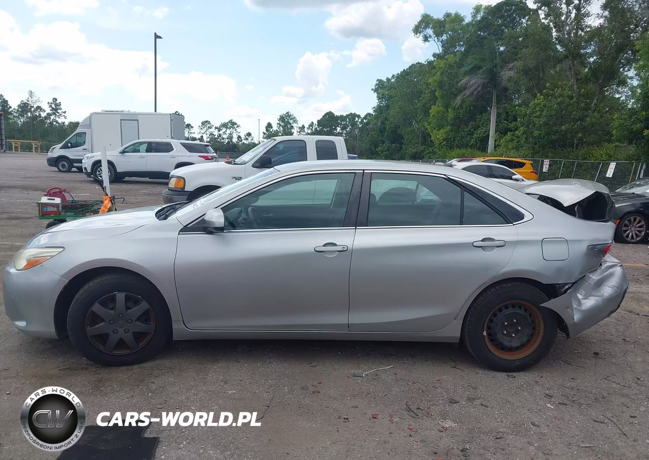 2015 Toyota Camry Le VIN:4T1BF1FK3FU497872 - 14