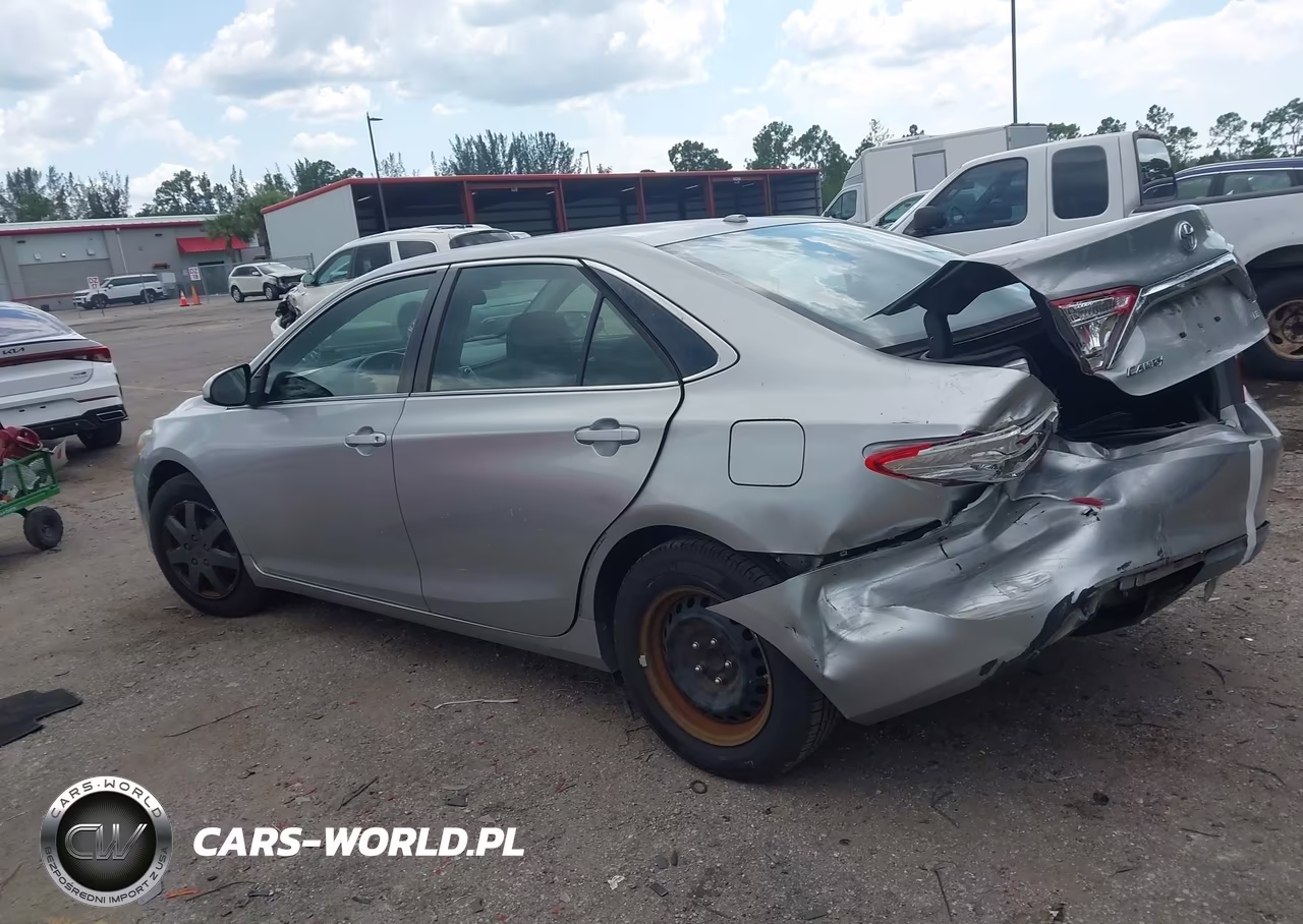 2015 Toyota Camry Le VIN:4T1BF1FK3FU497872 - 3