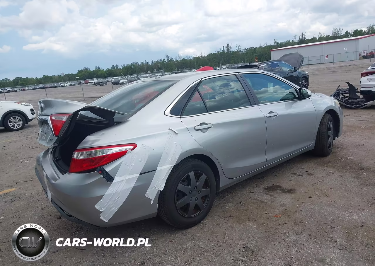 2015 Toyota Camry Le VIN:4T1BF1FK3FU497872 - 4