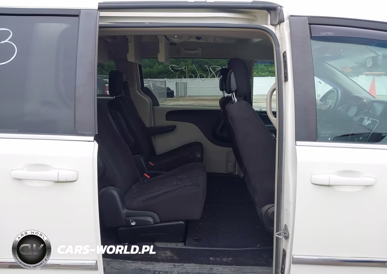 2012 Chrysler Town & Country Touring VIN:2C4RC1BG0CR136587 - 8