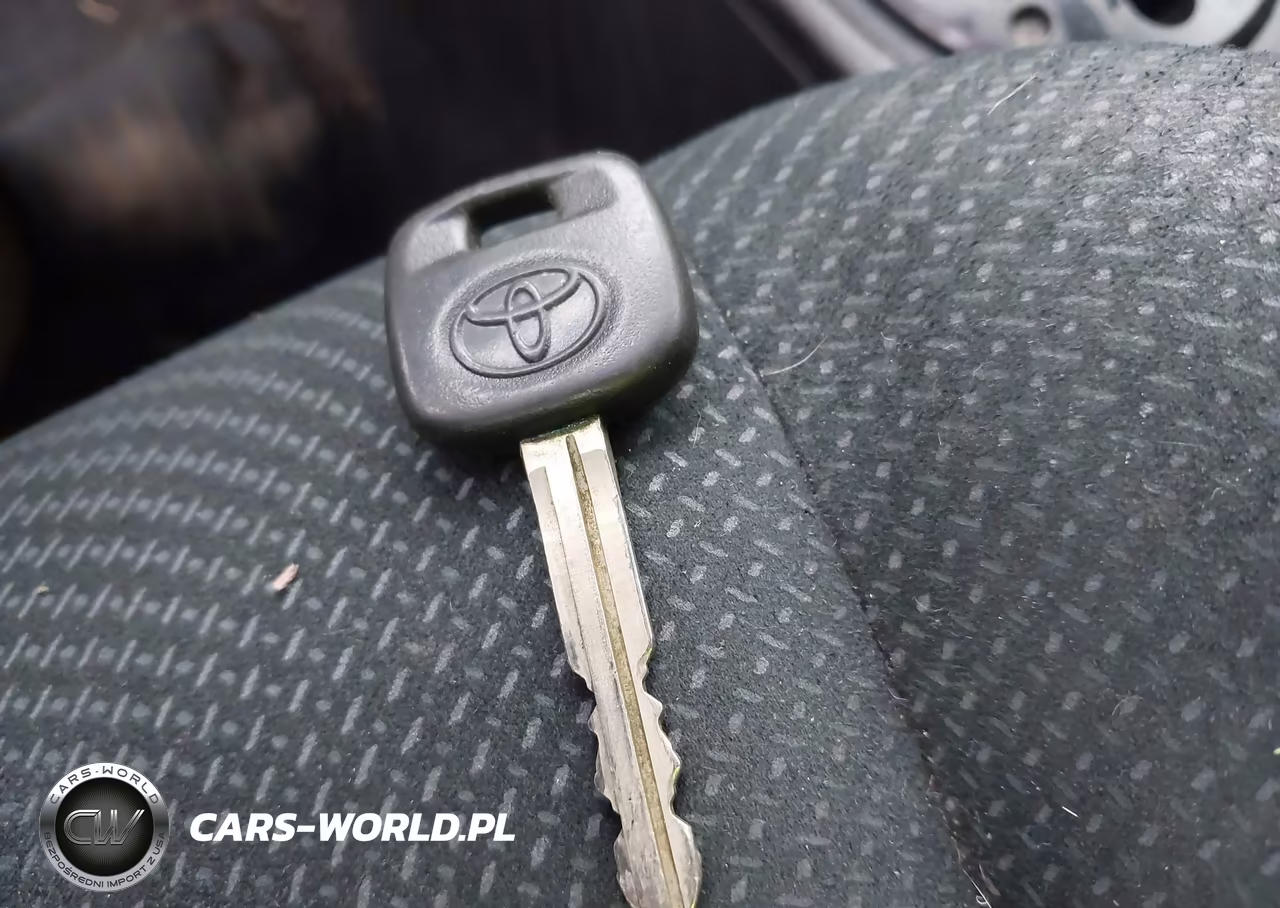 2010 Toyota Yaris VIN:JTDBT4K36A4068800 - 11