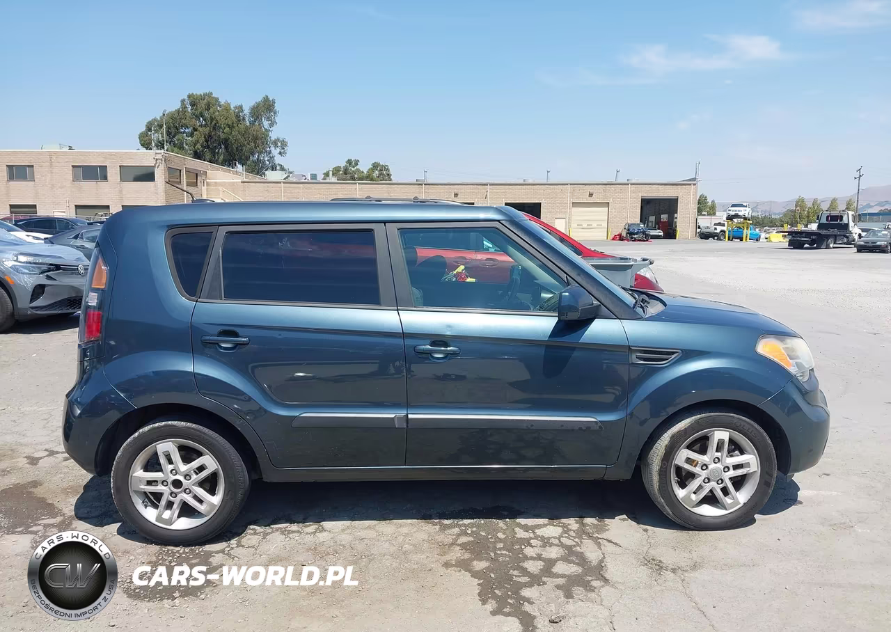 2011 Kia Soul + VIN:KNDJT2A22B7277511 - 14