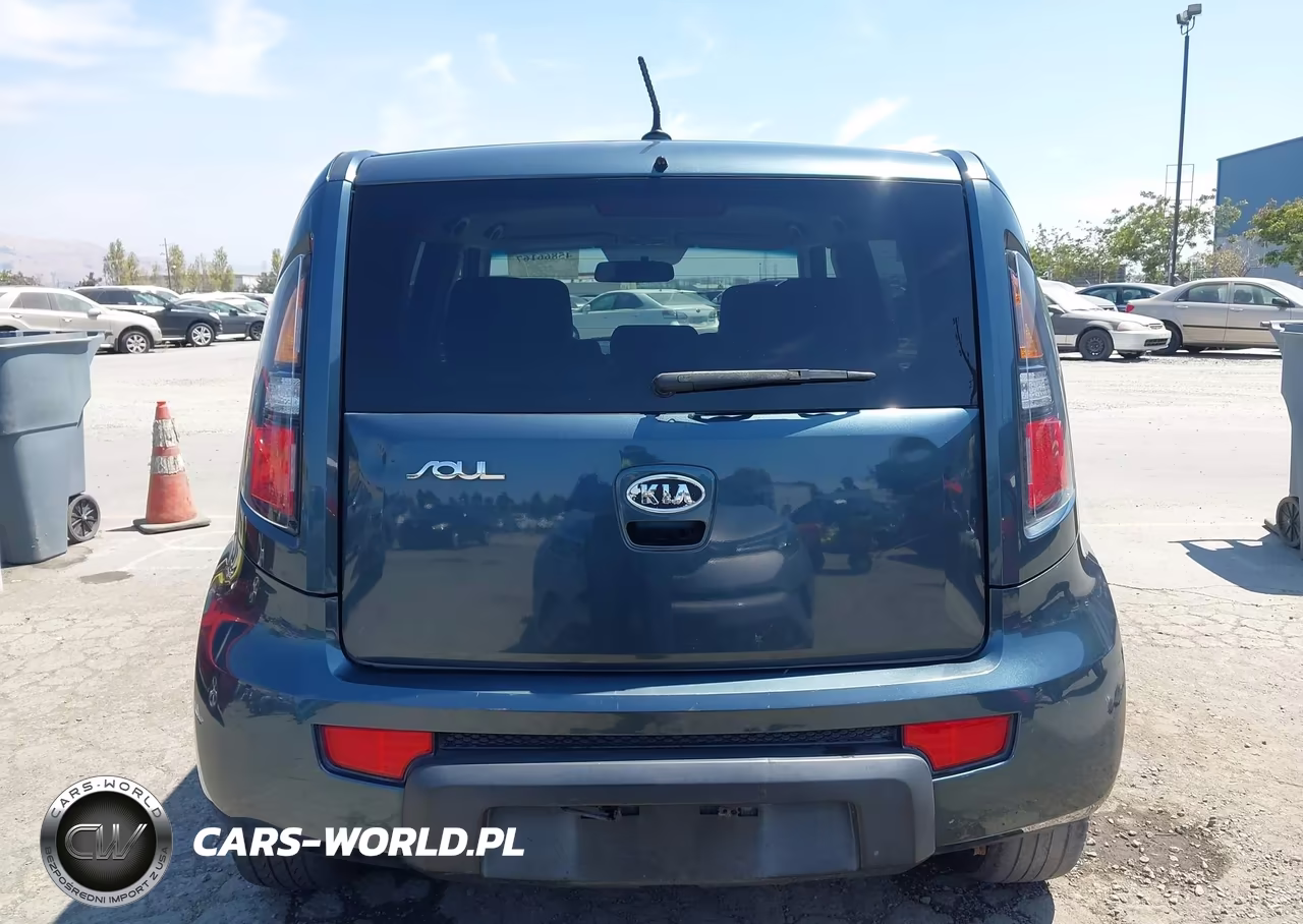 2011 Kia Soul + VIN:KNDJT2A22B7277511 - 17