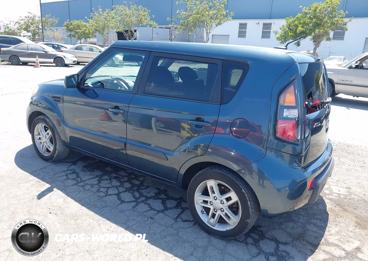 2011 Kia Soul + VIN:KNDJT2A22B7277511 - 3