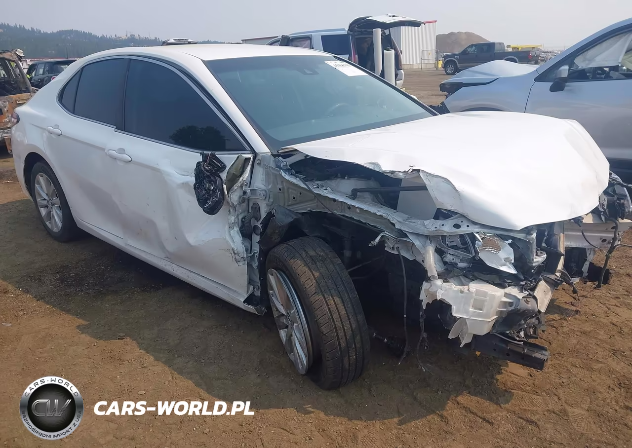 2018 Toyota Camry Le – zdjęcie 1 z 16