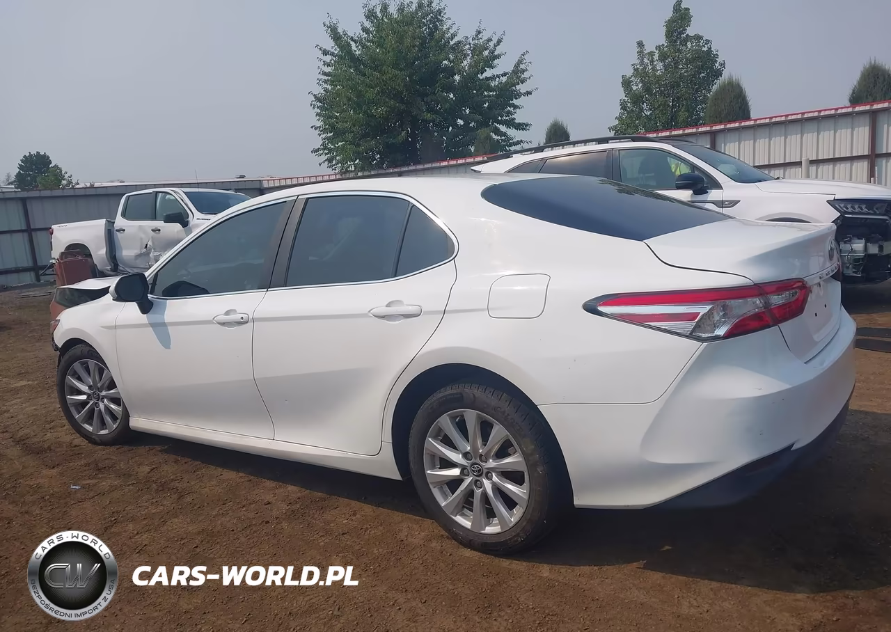2018 Toyota Camry Le VIN:4T1B11HK6JU011205 - 14