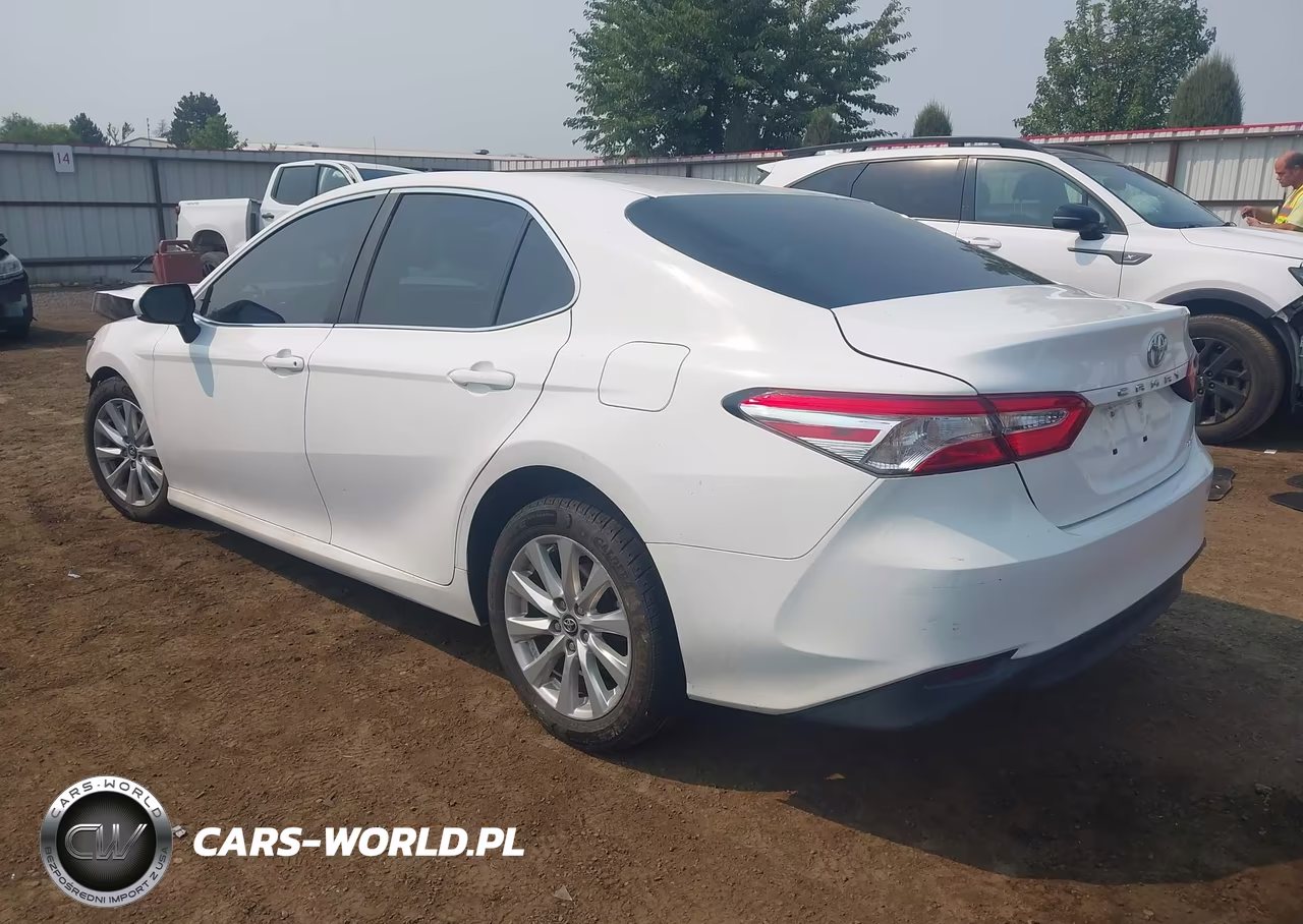 2018 Toyota Camry Le VIN:4T1B11HK6JU011205 - 3