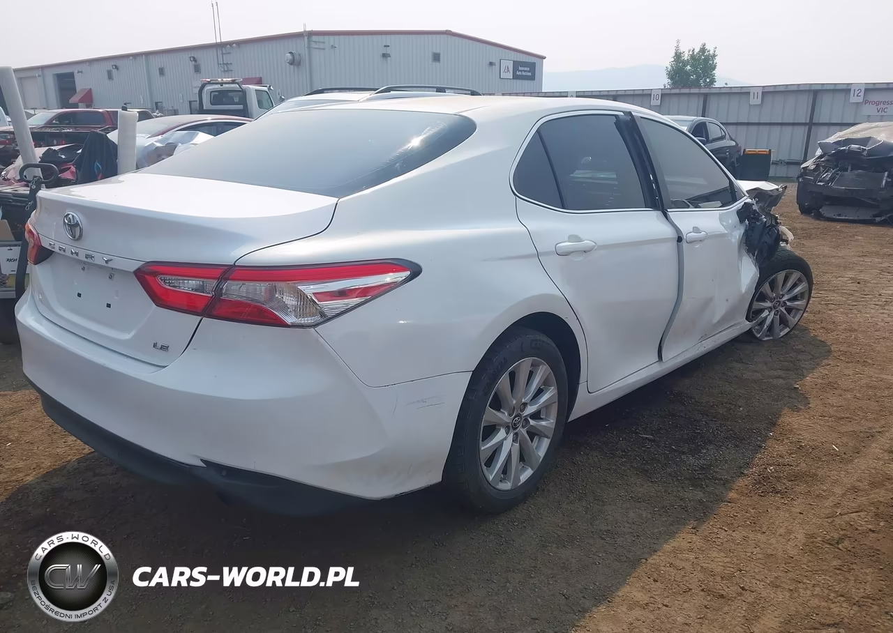 2018 Toyota Camry Le VIN:4T1B11HK6JU011205 - 4