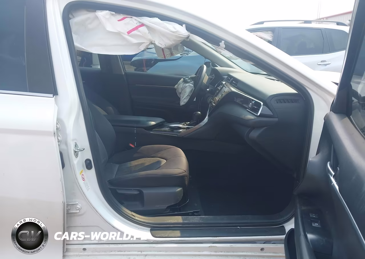 2018 Toyota Camry Le VIN:4T1B11HK6JU011205 - 5