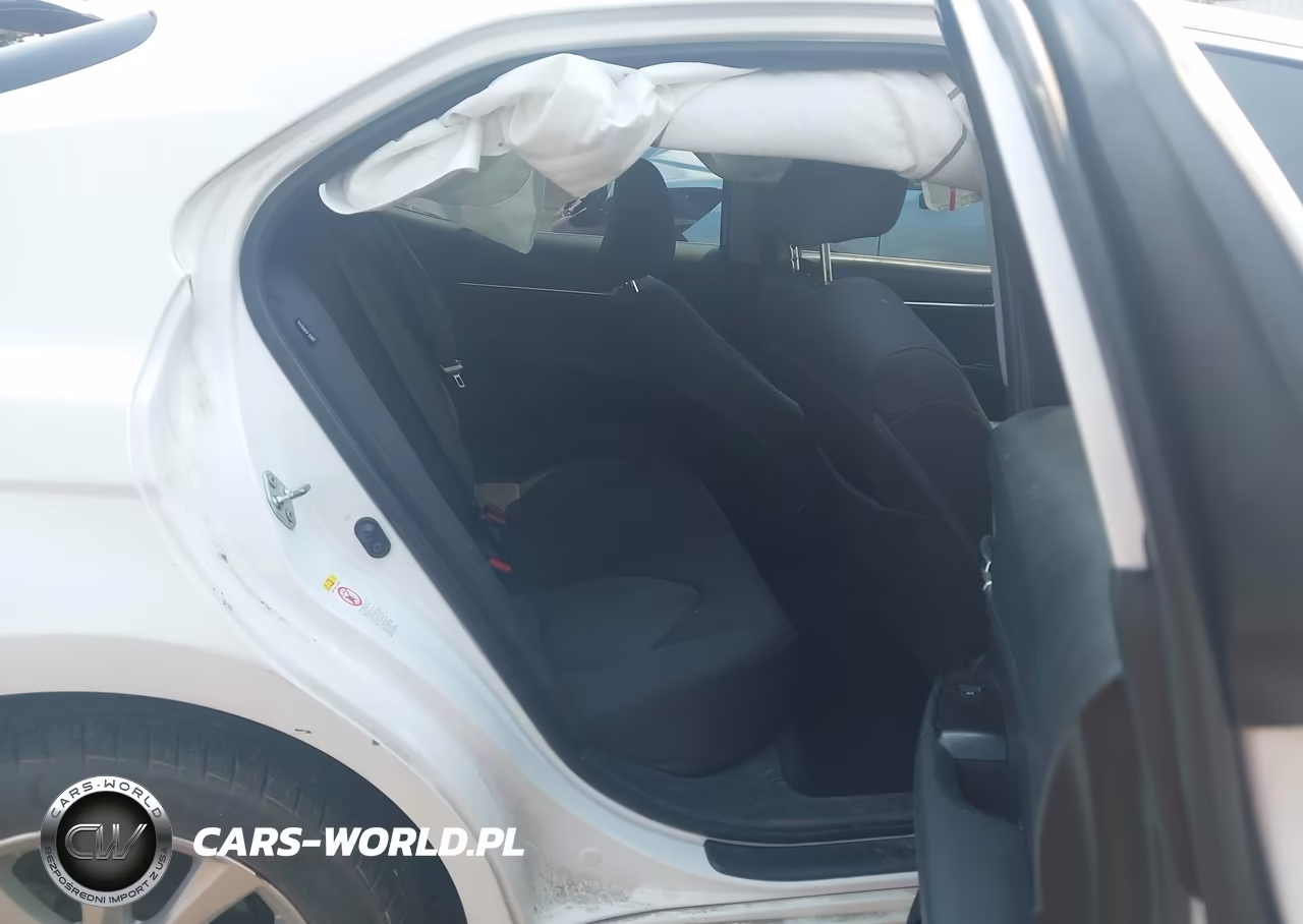 2018 Toyota Camry Le VIN:4T1B11HK6JU011205 - 8