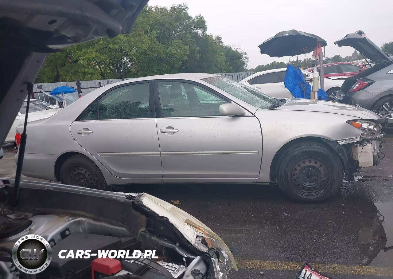 2005 Toyota Camry Le VIN:4T1BE32KX5U558895 - 14