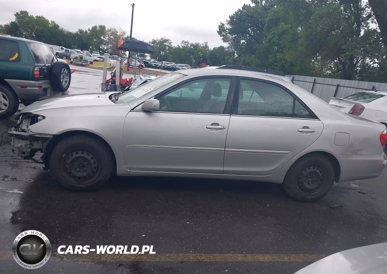2005 Toyota Camry Le VIN:4T1BE32KX5U558895 - 15