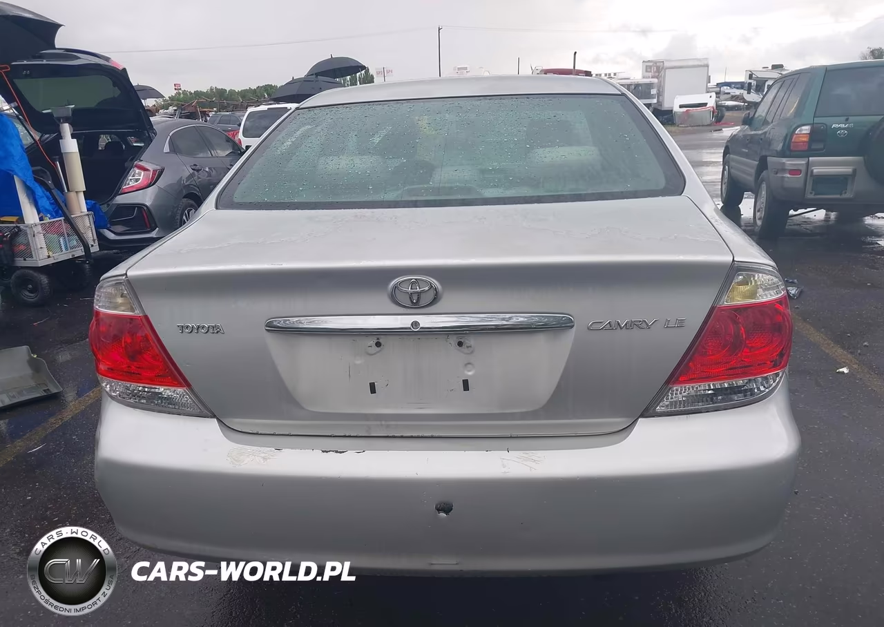 2005 Toyota Camry Le VIN:4T1BE32KX5U558895 - 17