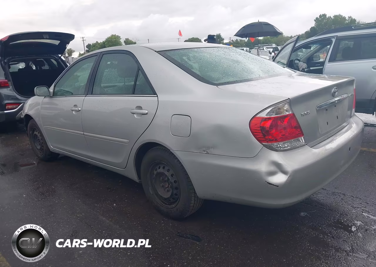 2005 Toyota Camry Le VIN:4T1BE32KX5U558895 - 3