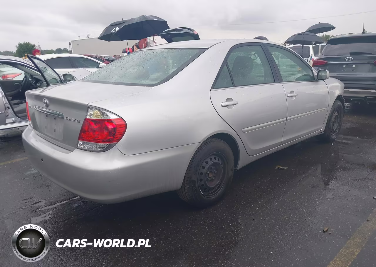 2005 Toyota Camry Le VIN:4T1BE32KX5U558895 - 4